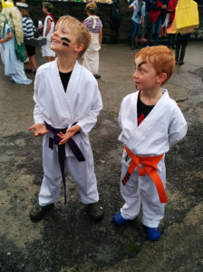two-ninjas-in-white-500w